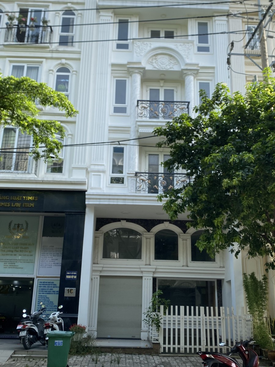 Cho thuê nhà phố Hưng Gia 5 đường số 2 Phú Mỹ Hưng, DT: 6 x 18,5m. Gía: 69 triệu. LH: 0946972730 Tân.