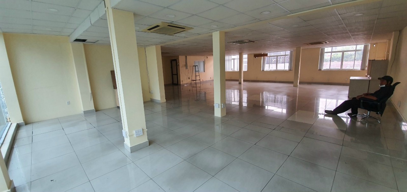 Cho Thuê Nhà Phố Phú Mỹ Hưng, 3 căn liền nhau. Có Hầm, thang máy, 4 lầu, 18X18.5m, Gần Sky. LH: 0946972730 Tân - 7139