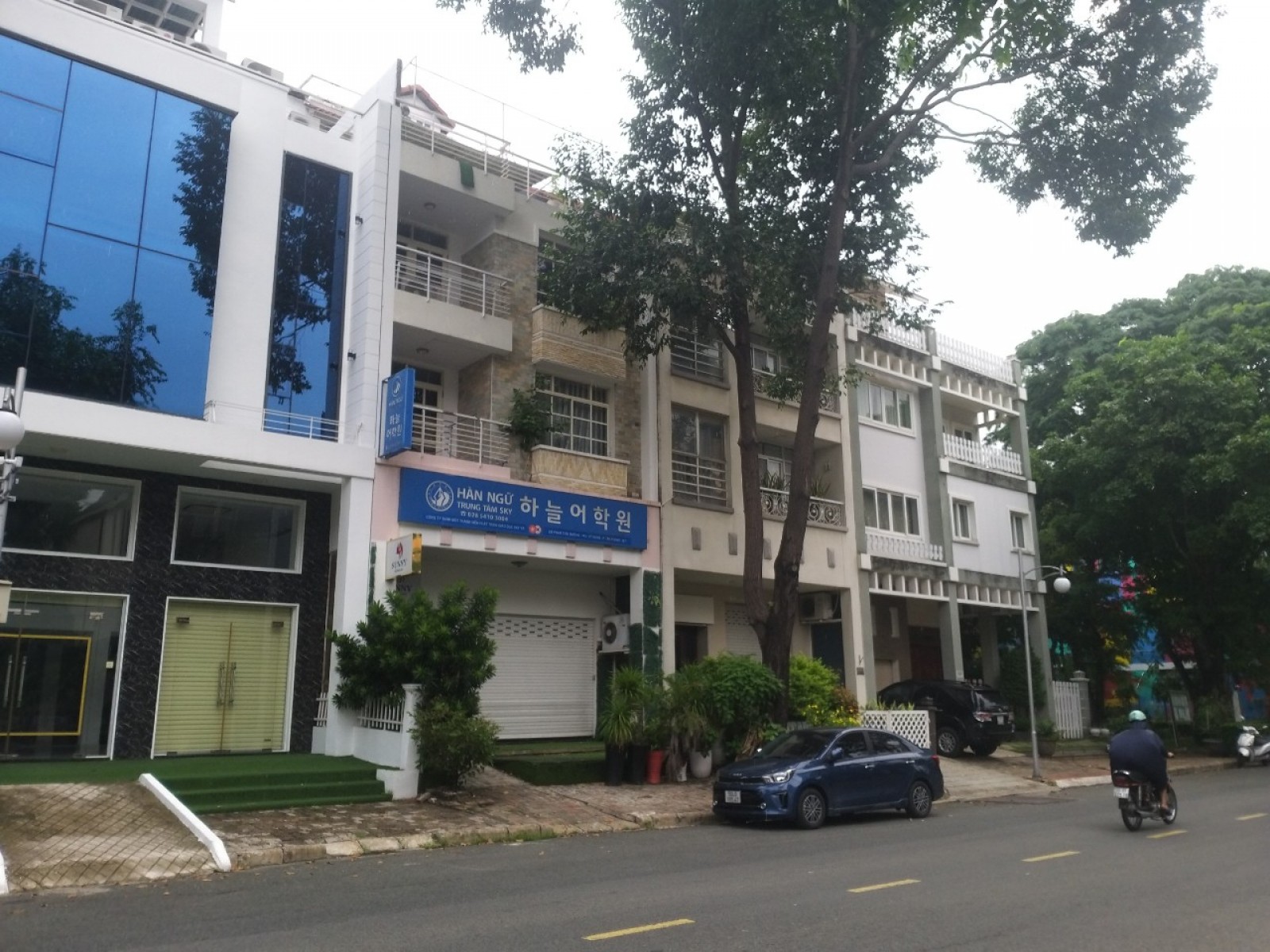 Cho thuê nhà MT Phạm Thái Bường giá 63 triệu/tháng, trệt, lửng, 4 lầu, thang máy PMH, Q7. LH: 0917857039 Xuân.