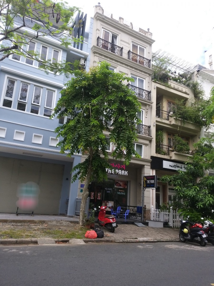 Cho thuê gấp nhà phố Hưng Phước 3, PMH, Q.7, 6x18,5m. Gía 53 triệu/tháng. LH: 0946972730 Tân.