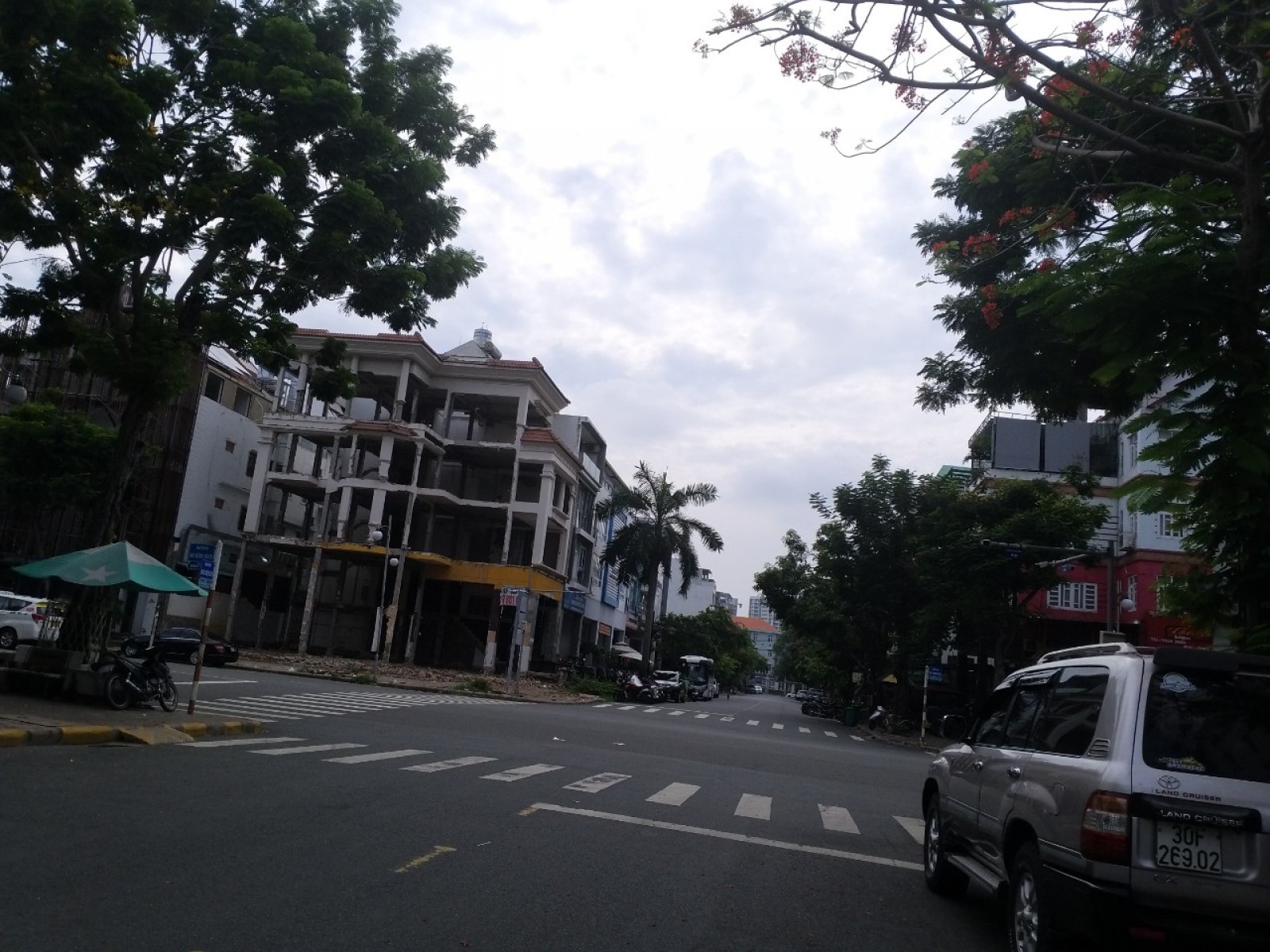 Cho thuê nhanh nhà phố Hưng Gia 2 đường nội khu Phú Mỹ Hưng Quận 7