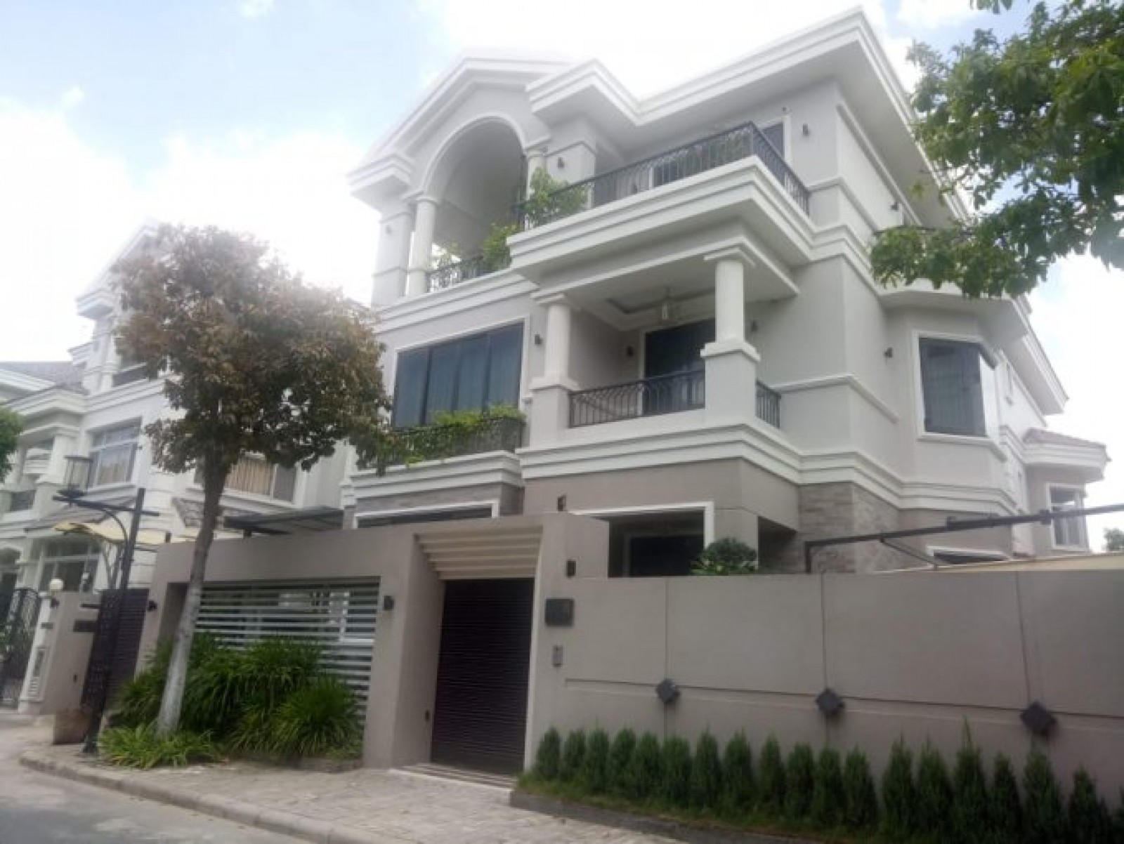 Cho thuê biệt thự Hưng Thái, DT 7x18m, giá tốt nhất 30 triệu/tháng nhà đẹp đầy đủ nội thất đẹp LH 0906385299 MAI HÀ.