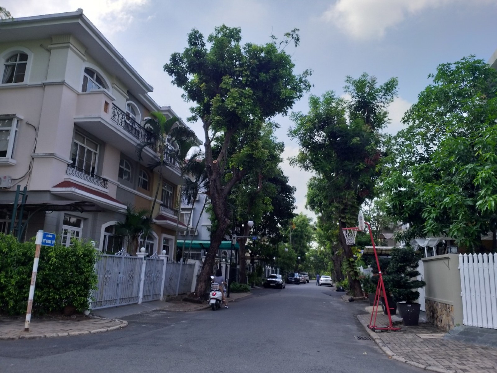 Cho thuê nhanh biệt thự Phú Mỹ Hưng tại khu phố Mỹ Giang, 198m2, tiện làm văn phòng