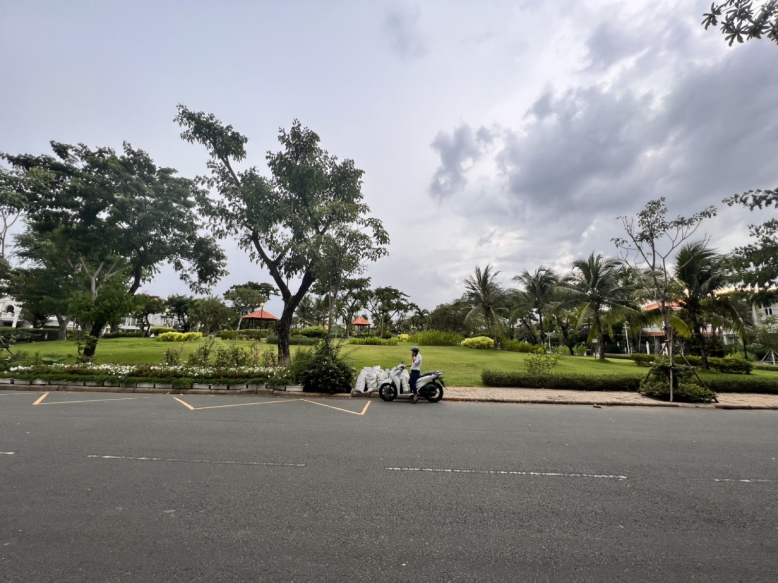 Cho thuê nhanh biệt thự Mỹ Phú 2, mặt tiền đường C, PMH, Q7 nhà đẹp. - 7652