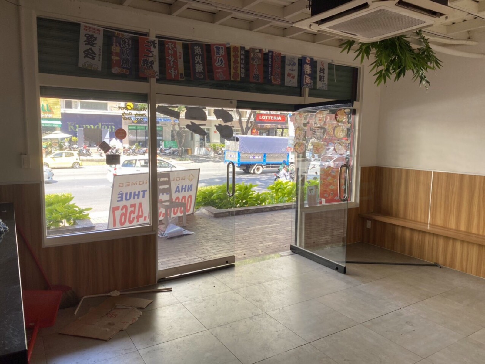 Cần tiền bán gấp shop khu GrandView, Phú Mỹ Hưng dt 7x14m trống suốt - 7716