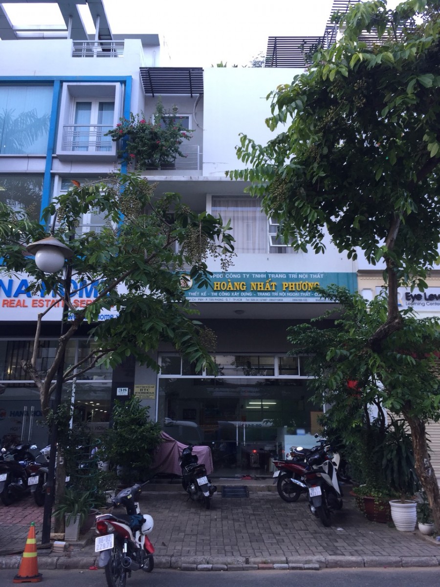 Bán nhà phố có thang máy nội khu Phú Mỹ Hưng, mé chung cư Sky Garden - 7849