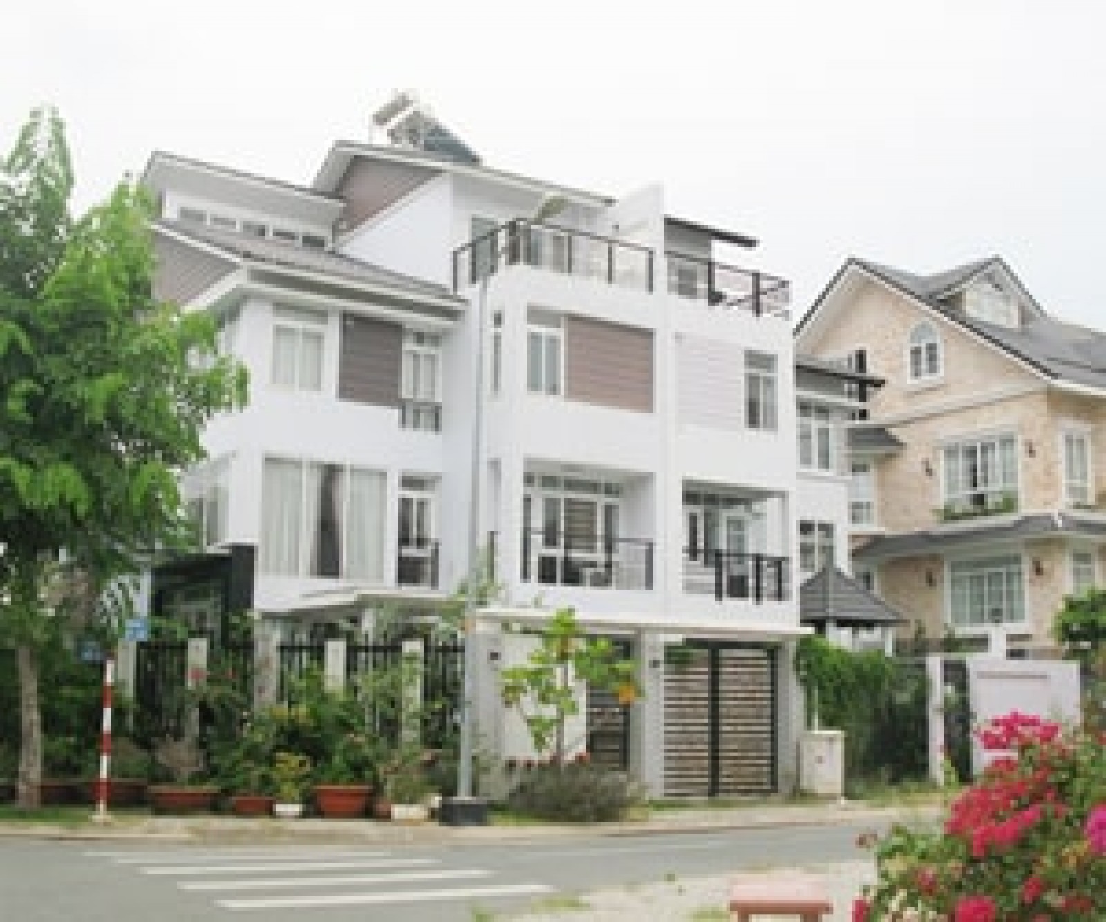 Biệt thự Nam Đô cho thuê giá rẻ đường nội khu, diện tích 8x17m, giá 2000$