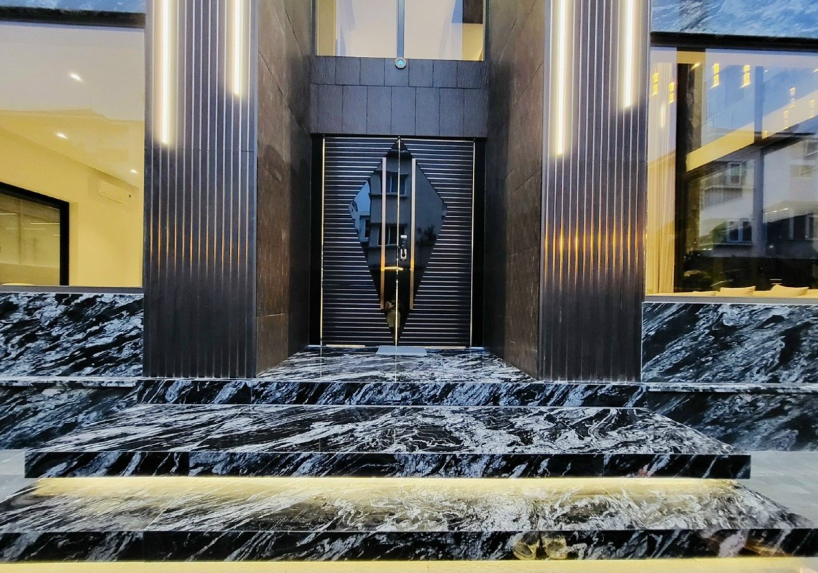 Bán biệt thự đơn lập Mỹ Hoàng Phú Mỹ Hưng, Q7. DT: 18x16,8m, nhà bao đẹp - 8244