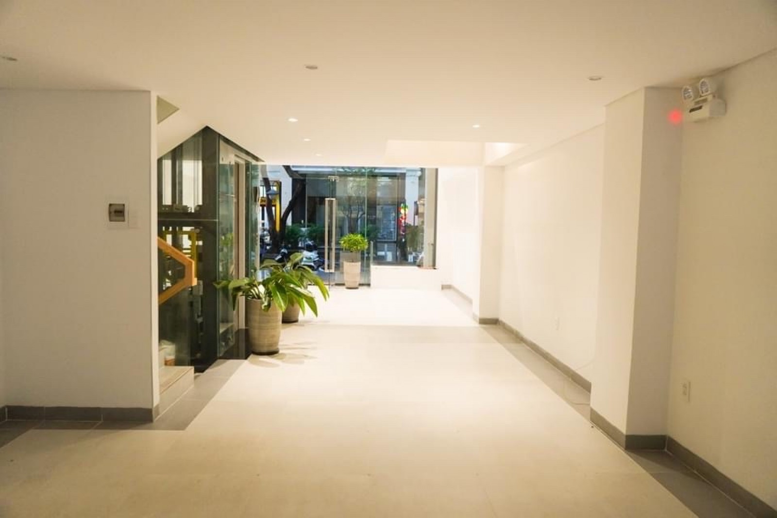 Bán nguyên căn hộ dịch vụ 11 phòng, hầm, thang máy Hưng Gia 1, PMH, Q7 - 8253