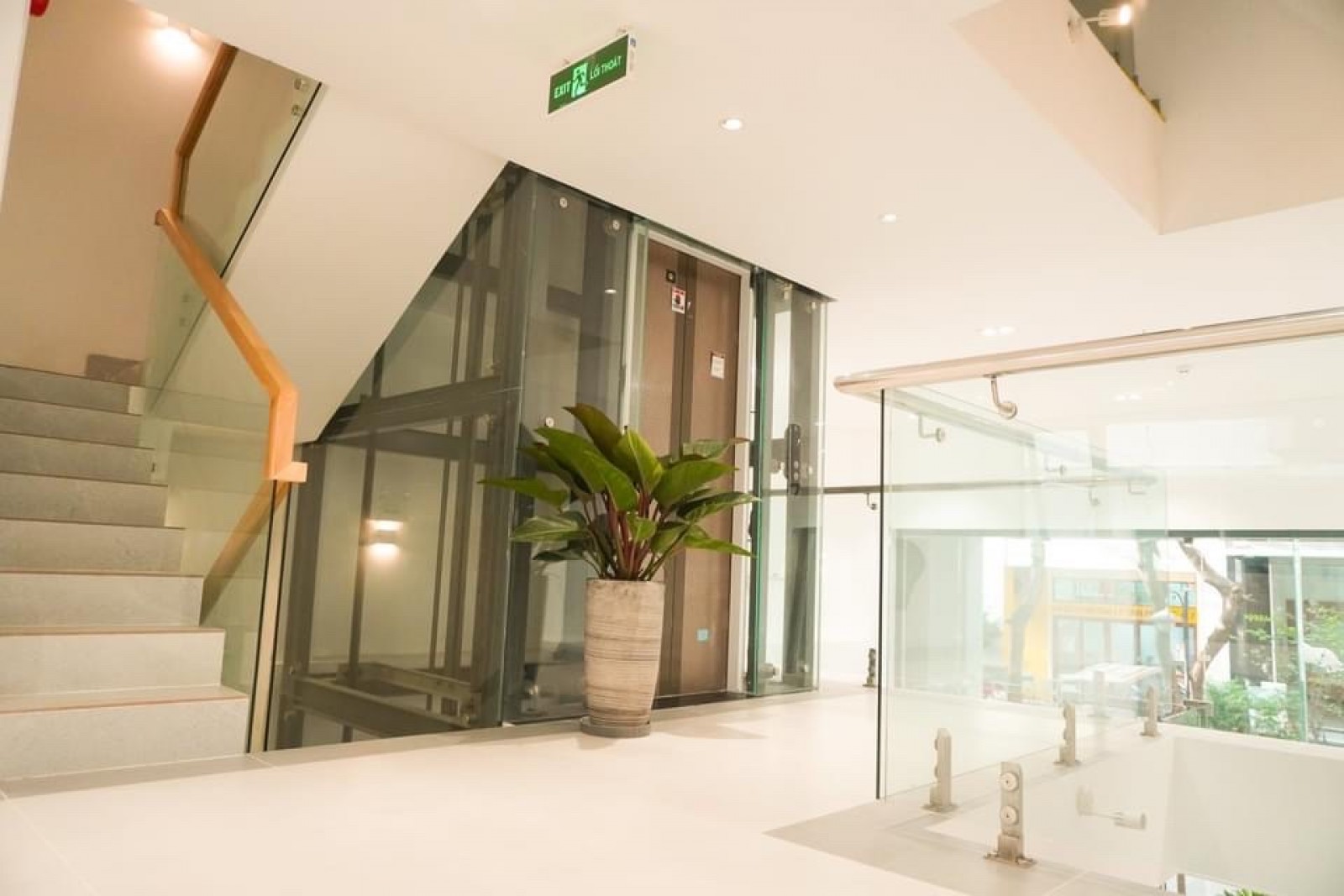 Bán nguyên căn hộ dịch vụ 11 phòng, hầm, thang máy Hưng Gia 1, PMH, Q7 - 8254