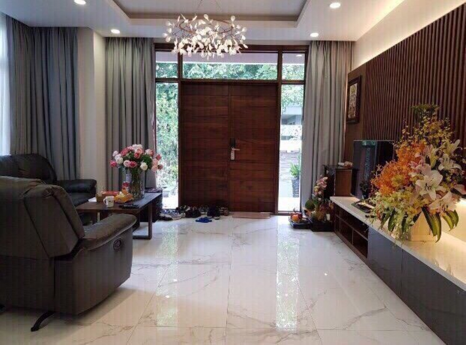 Bán nhanh biệt thự tứ lập sân vườn rộng khu Mỹ Gia 1, Phú Mỹ Hưng - 8283