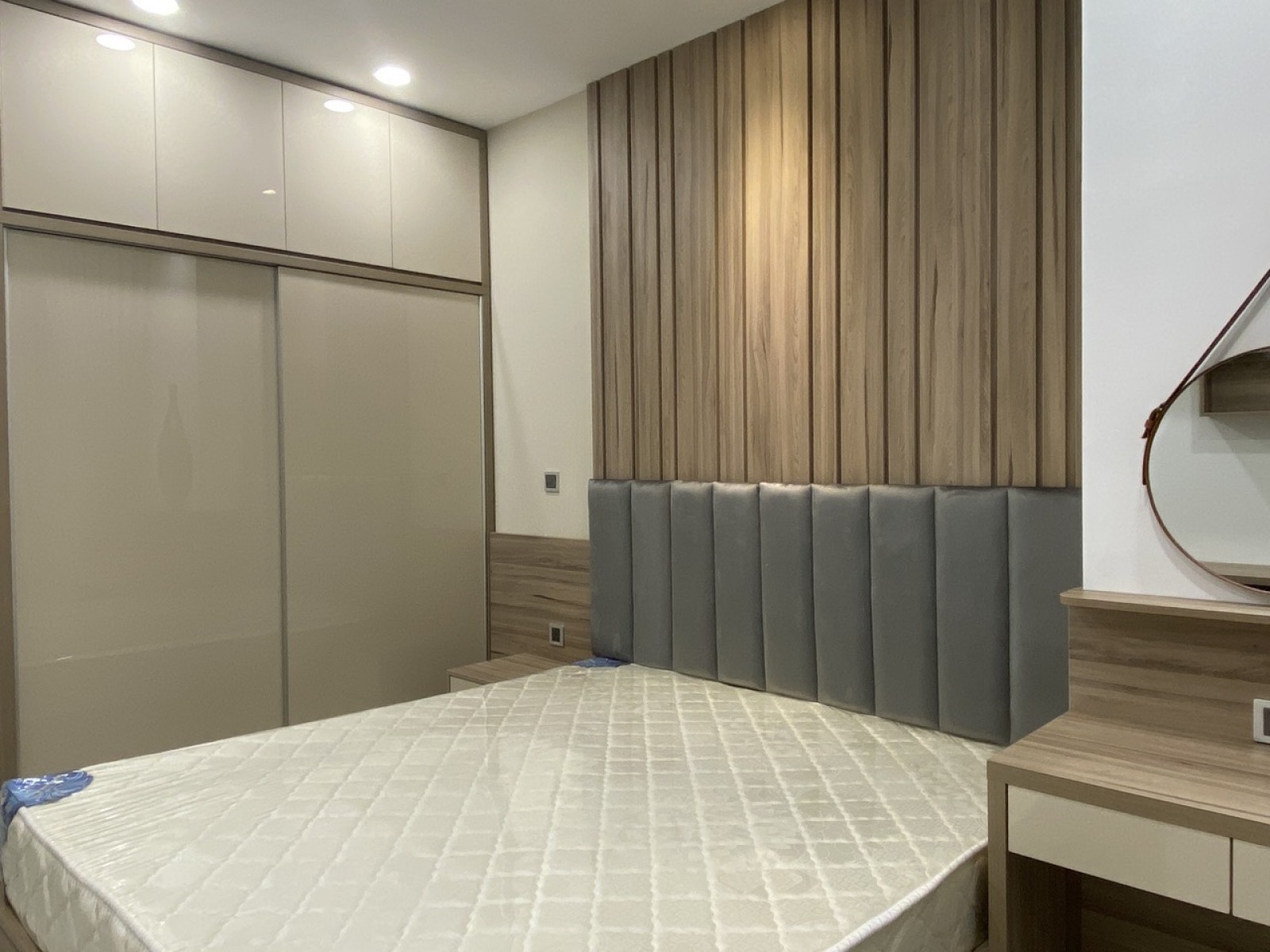 Căn hộ cao cấp Midtown khu M8. Nhà mới, nội thất sang trọng, hiện đại, 2 phòng ngủ - 8784