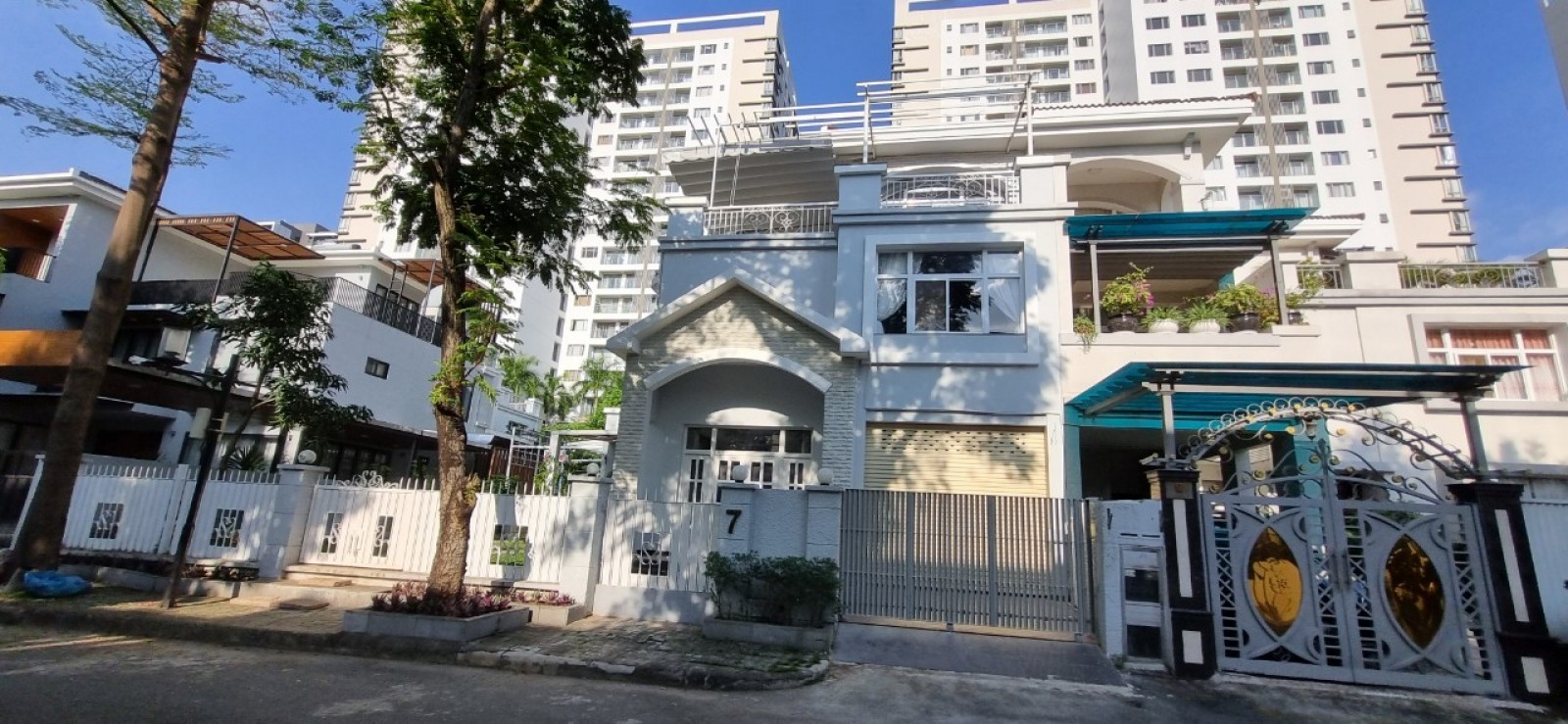 Cần cho thuê gấp biệt thự Mỹ Phú 2, PMH,Q7 nhà đẹp lung linh, giá tốt. LH: 0946972730