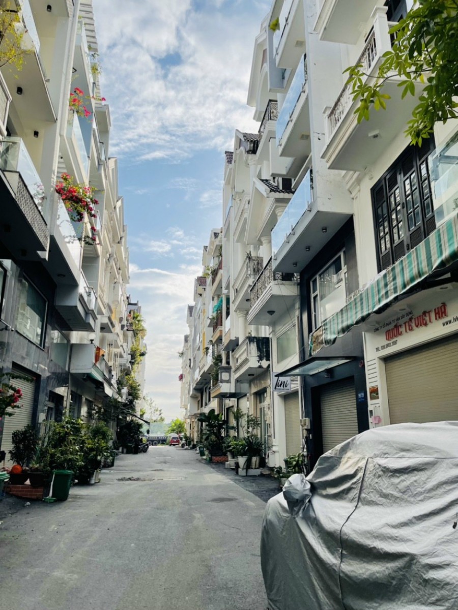 Cho thuê nhà nguyên căn 3 lầu, 5PN, Hoàng Quốc Việt, Q7, giá 18 triệu - 9529