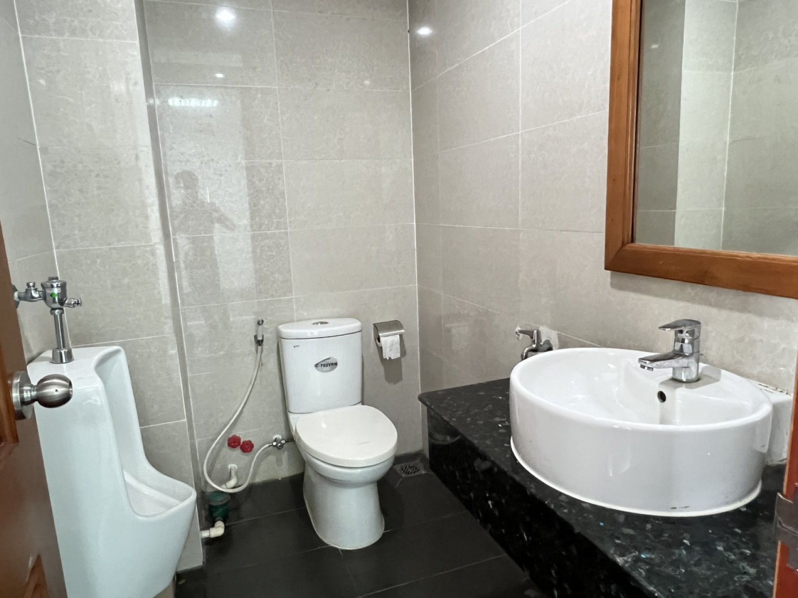 Cho thuê mặt bằng đường lớn làm văn phòng- Phú Mỹ Hưng, Quận 7 - 9658