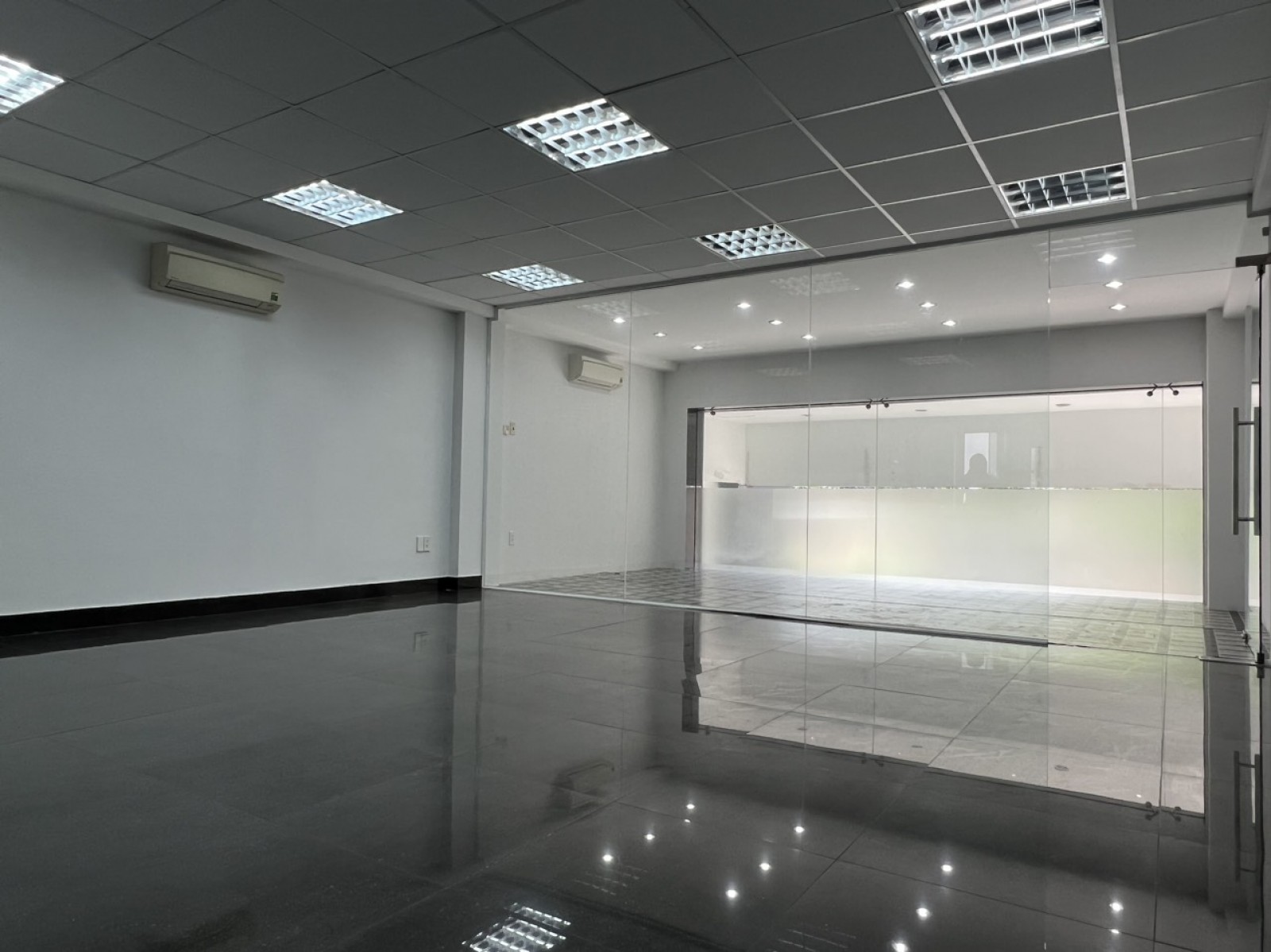 Cho thuê mặt bằng đường lớn làm văn phòng- Phú Mỹ Hưng, Quận 7 - 9656