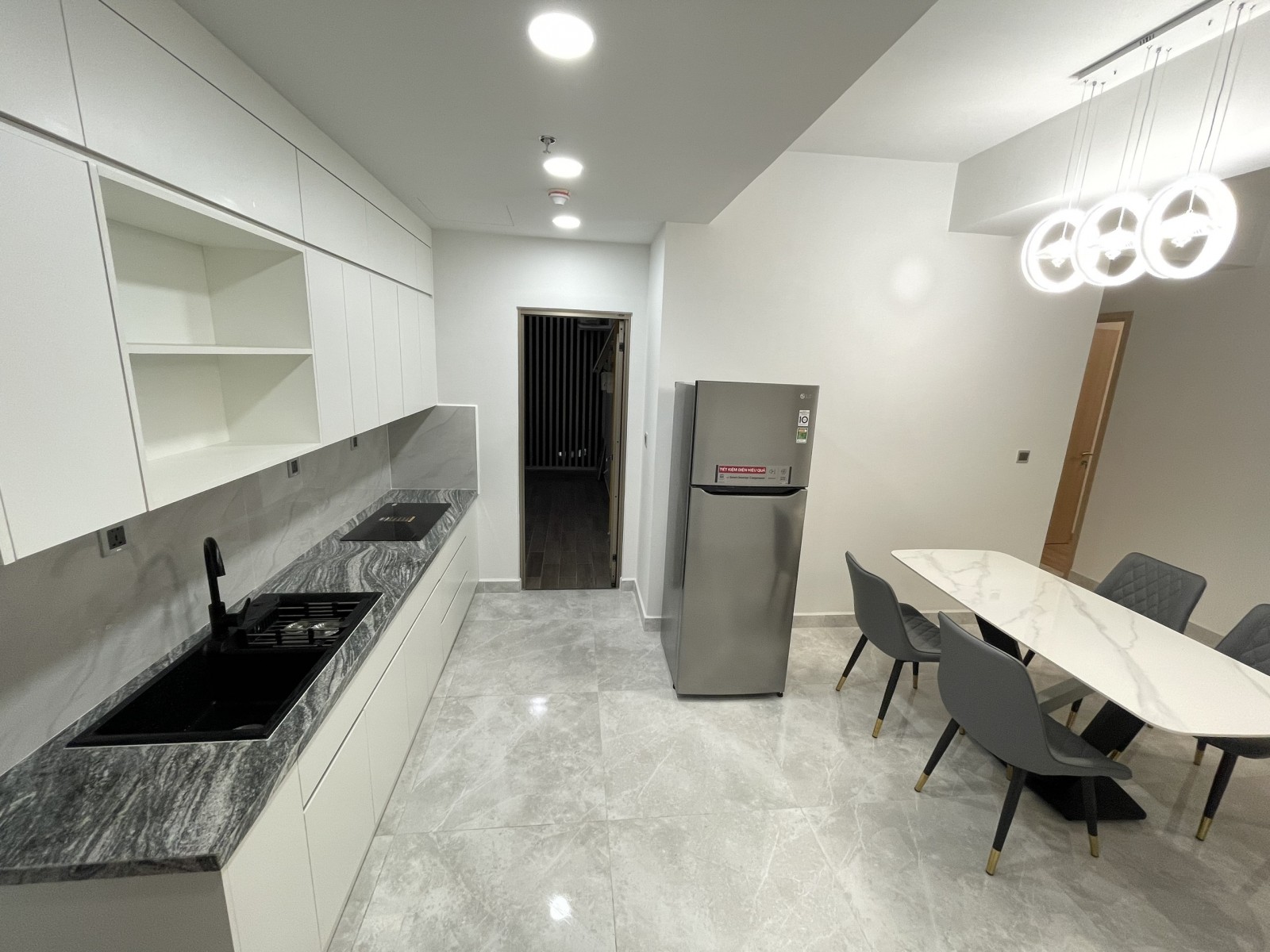 Cho thuê Midtown M7 3pn ,2wc nhà tone hiện tại giá 35 triệu - 9682