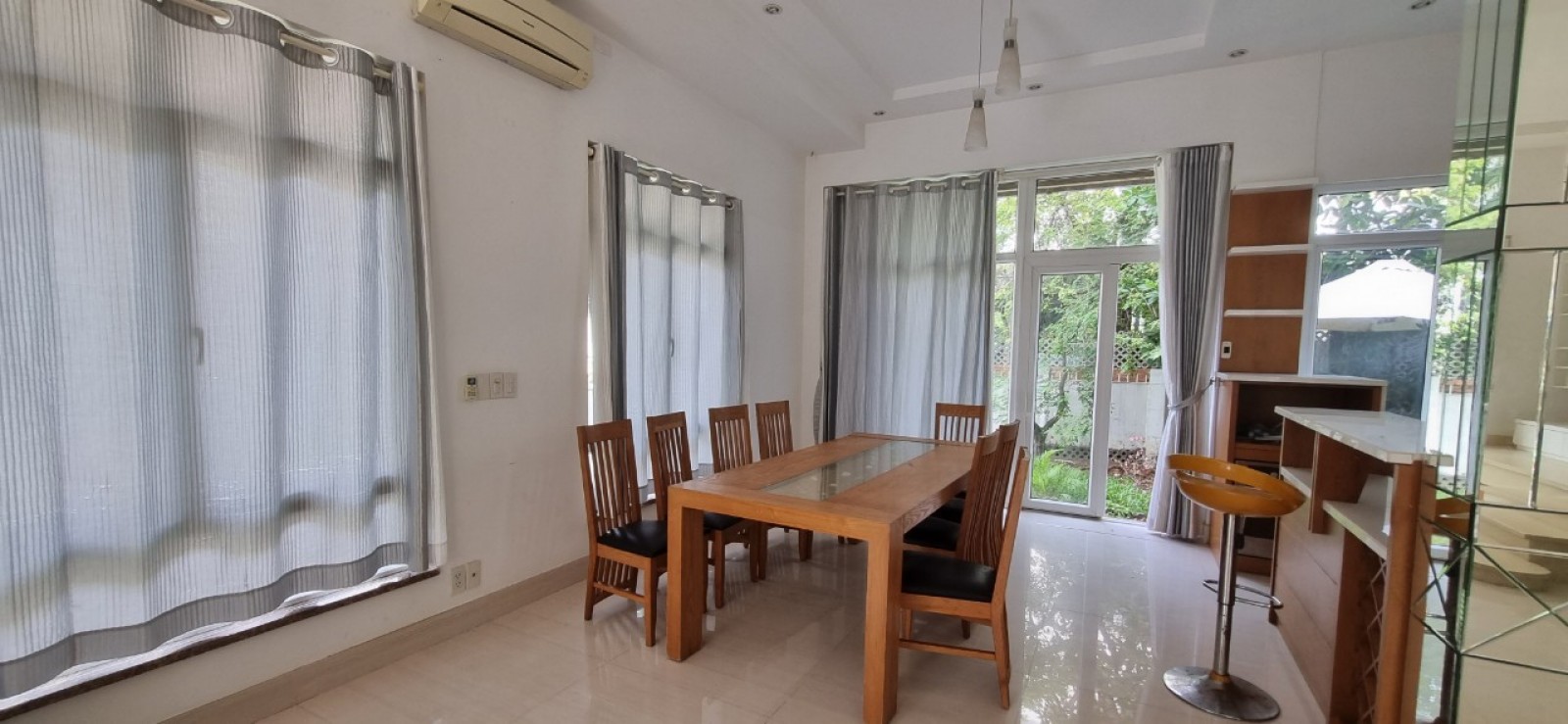 Cho thuê Biệt thự  Sân vườn có hồ bơi VIP nhất Phú Mỹ Hưng q7 Nhà Y hình - 9750