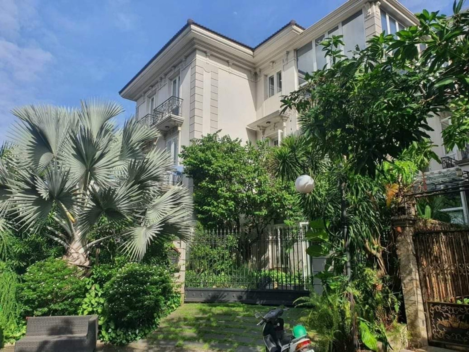 Bán - Cho thuê biệt thự đơn lập hồ bơi Nam Thiên tại Phú Mỹ Hưng, Quận 7. - 9786