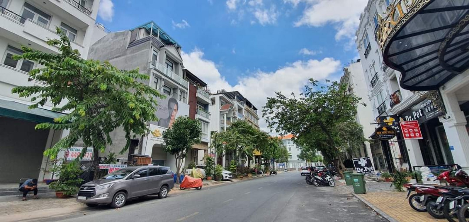 Cho thuê nhà phố thang máy Phú Mỹ Hưng mới xây 100%. - 9792