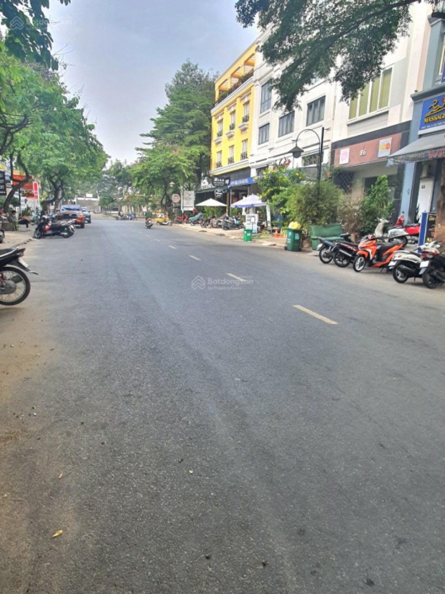 Cho thuê nhà phố Hưng Gia Cao Triều Phát, Phú Mỹ Hưng- Q7, 111m2, giá 90 triệu - 9794