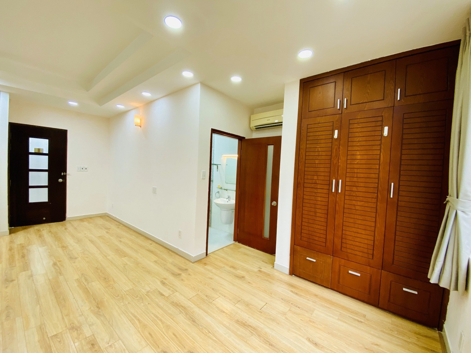 Cho Thuê Văn Phòng Hưng Gia Phú Mỹ Hưng, Q7, 1 sàn 2 phòng, 87m2, giá chỉ 12 triệu - 9800