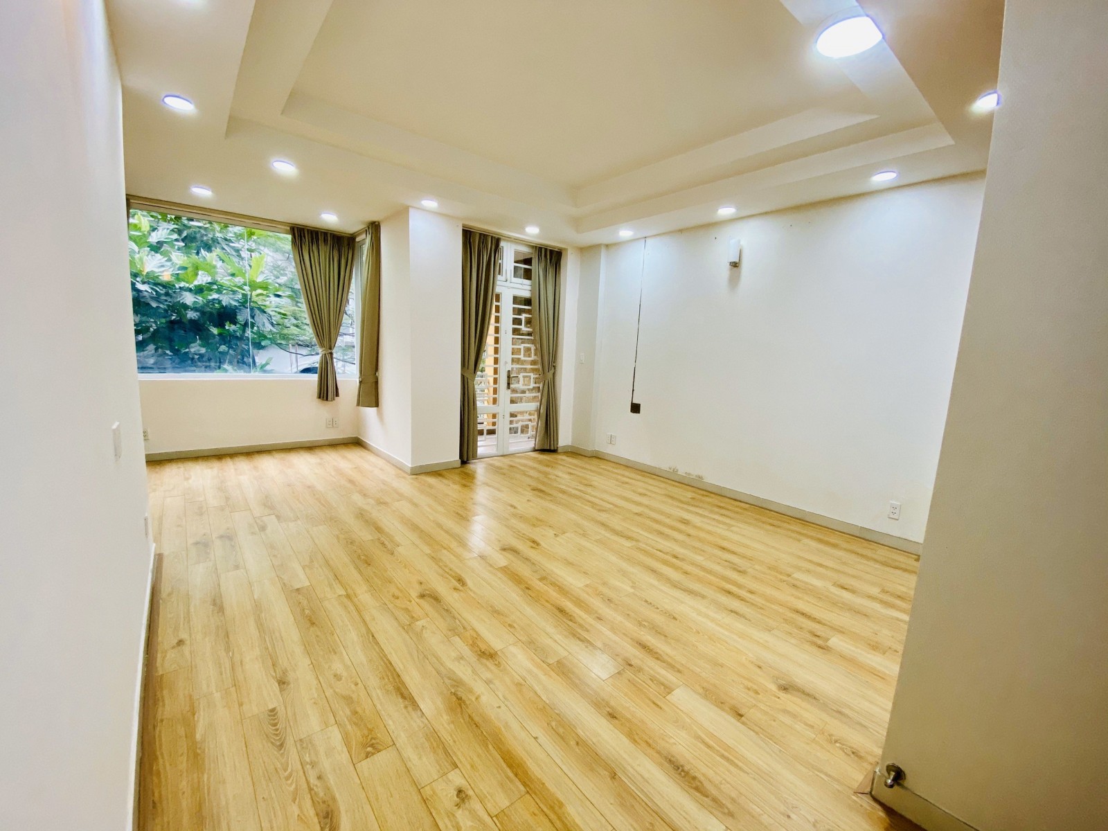 Cho Thuê Văn Phòng Hưng Gia Phú Mỹ Hưng, Q7, 1 sàn 2 phòng, 87m2, giá chỉ 12 triệu - 9797