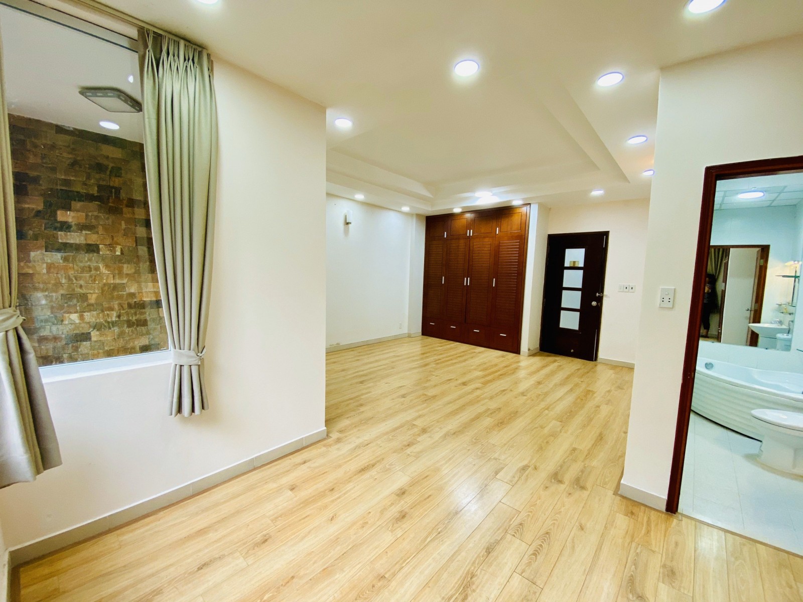 Cho Thuê Văn Phòng Hưng Gia Phú Mỹ Hưng, Q7, 1 sàn 2 phòng, 87m2, giá chỉ 12 triệu