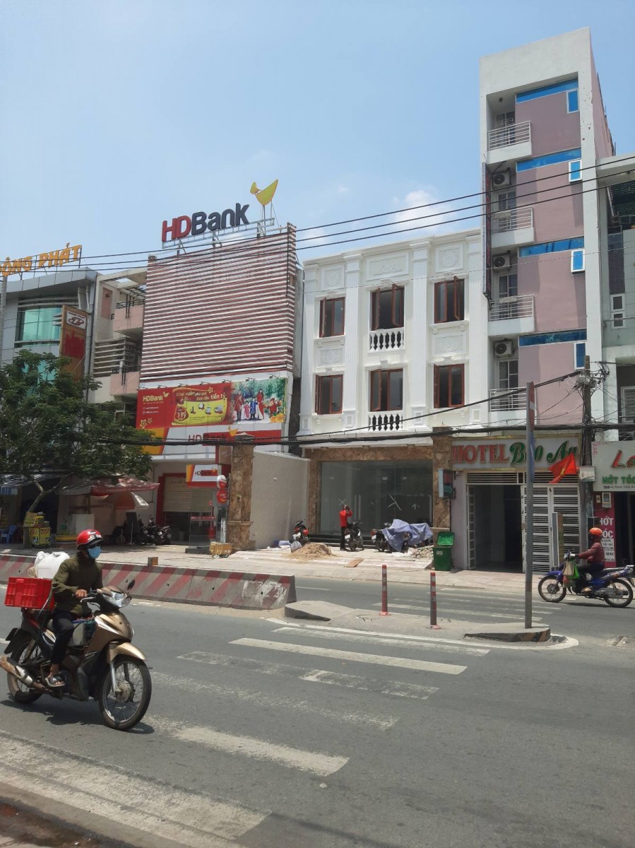 Cho thuê nhà phố mặt tiền Huỳnh Tấn Phát gần cầu Phú Mỹ, Q 7,8 X 18m Thiết kế : 3 lầu, dạng văn phòng, có thang máy, nhà mới 100% - 860