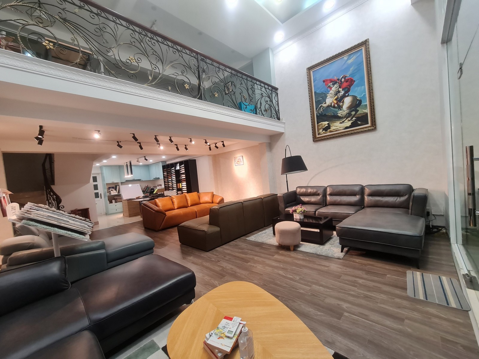 Cho Thuê mặt bẳng nhà phố nội khu Hưng Gia làm văn phòng. Cạnh mé Sky.