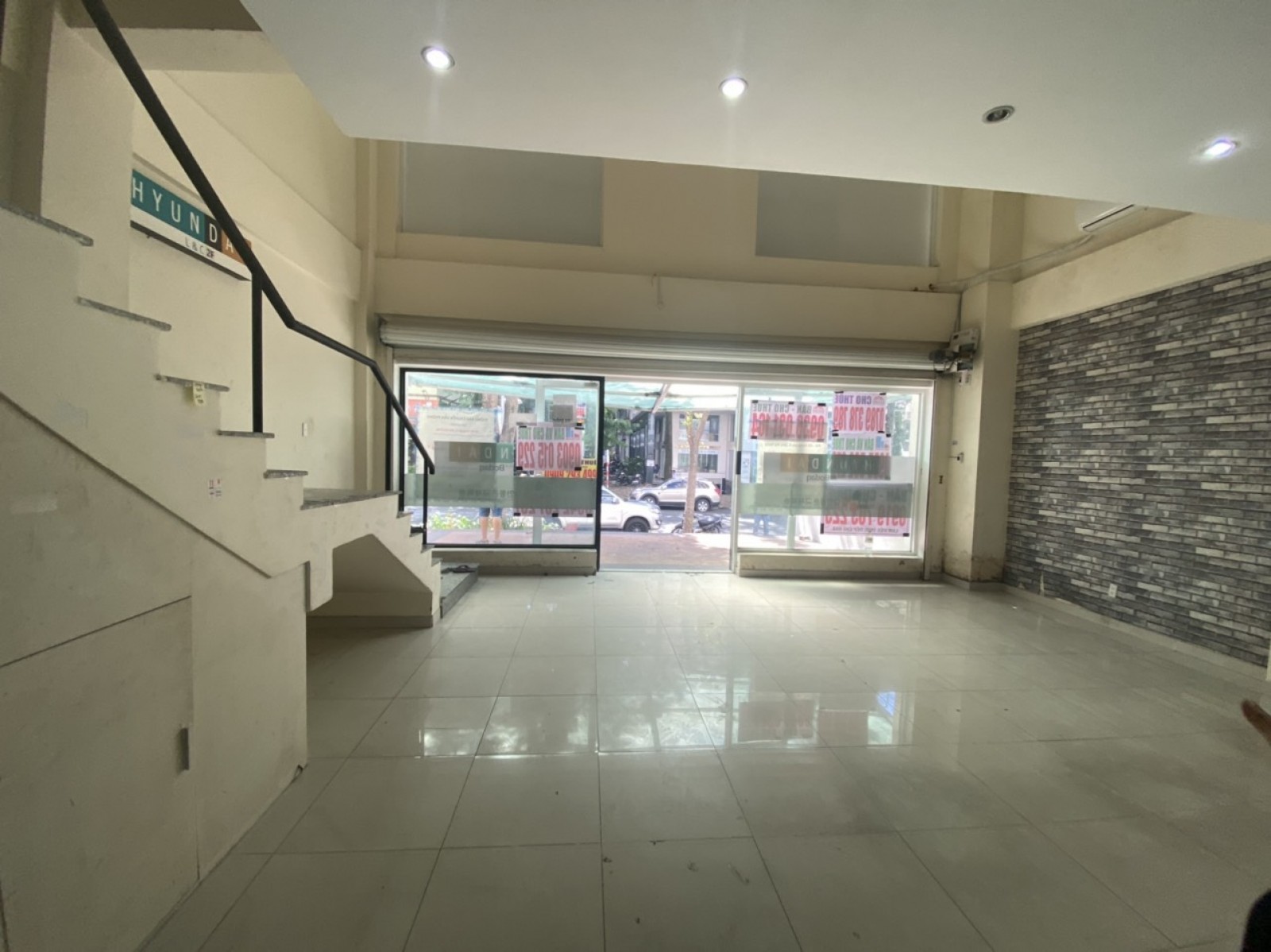 Cho thuê shop Sky 3 MT Phạm Văn Nghị. Kinh doanh mọi nghành nghề. Gía 60 triệu/tháng. LH: 0946972730 Tân. - 9827