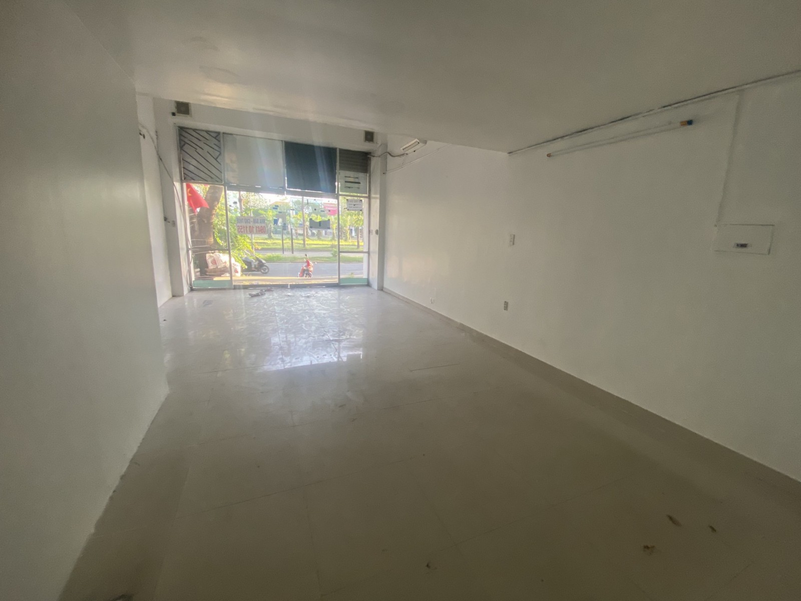 Cho thuê shop Hưng Vượng 1 MT Nguyễn Văn Linh, 90m2, giá 28 triệu/tháng. LH: 0946972730 Tân. - 9832