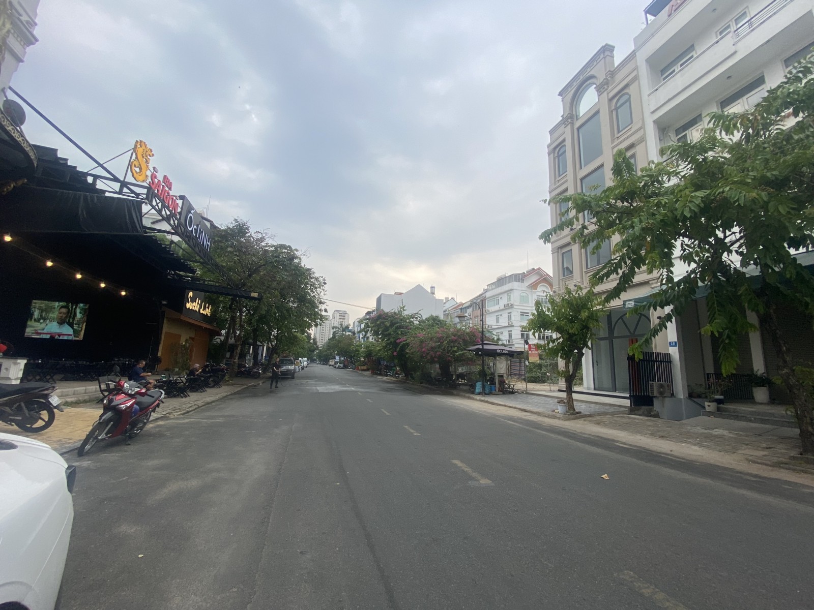 Nhà phố sàn trống suốt, thích hợp làm văn phòng cty. Có Thang máy - 9850