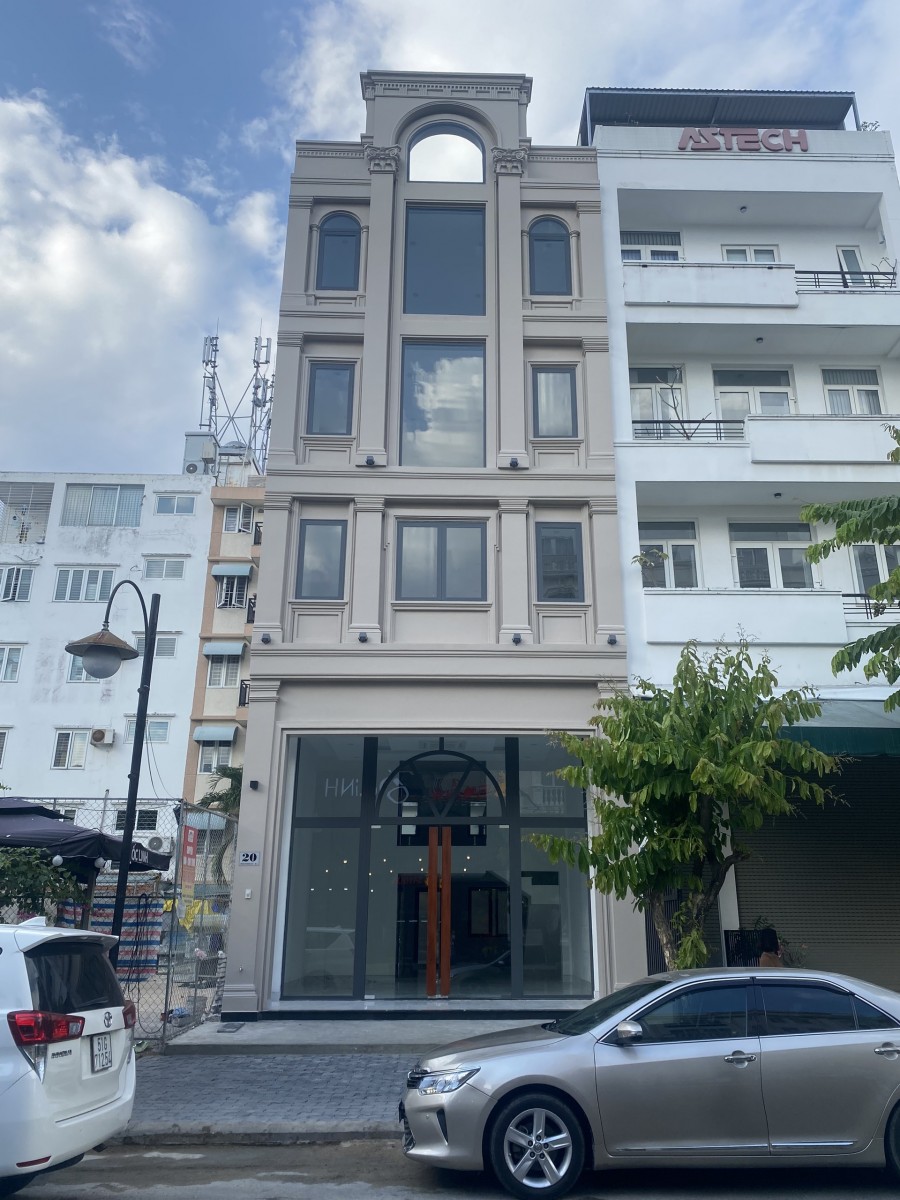 Cho thuê nhà phố Hưng Gia Đường Phan Khiêm Ích, Phú Mỹ Hưng, có Thang Máy. LH: 0946972730 Tân