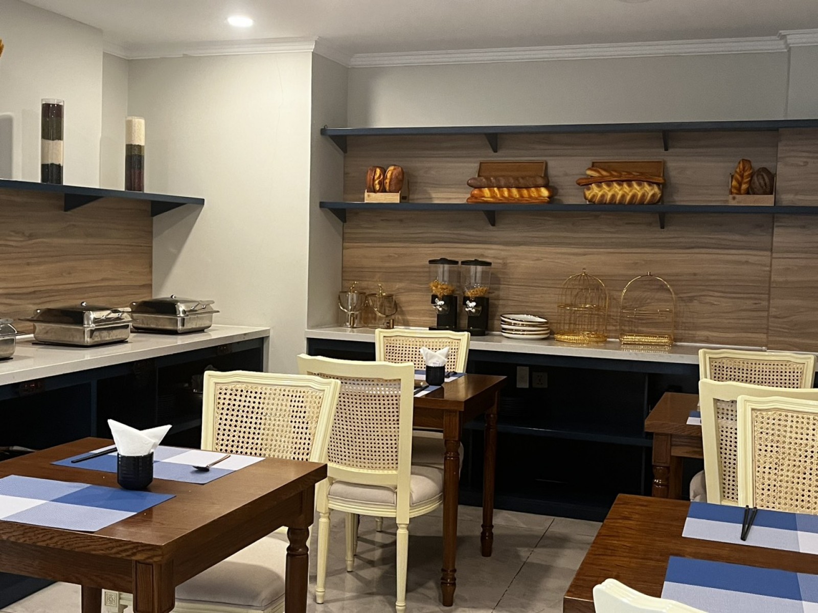 Cho thuê mặt bằng góc 2 mặt tiền nhà hàng, cafe đường lớn Phú Mỹ Hưng q7 - 9892
