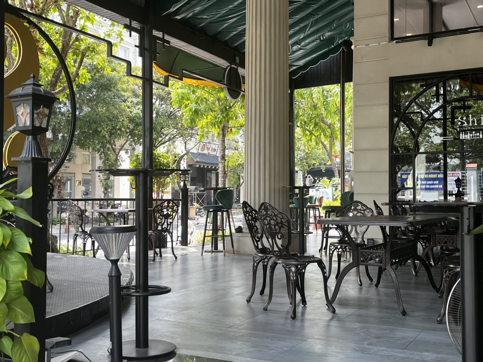 Cho thuê mặt bằng góc 2 mặt tiền nhà hàng, cafe đường lớn Phú Mỹ Hưng q7 - 9891