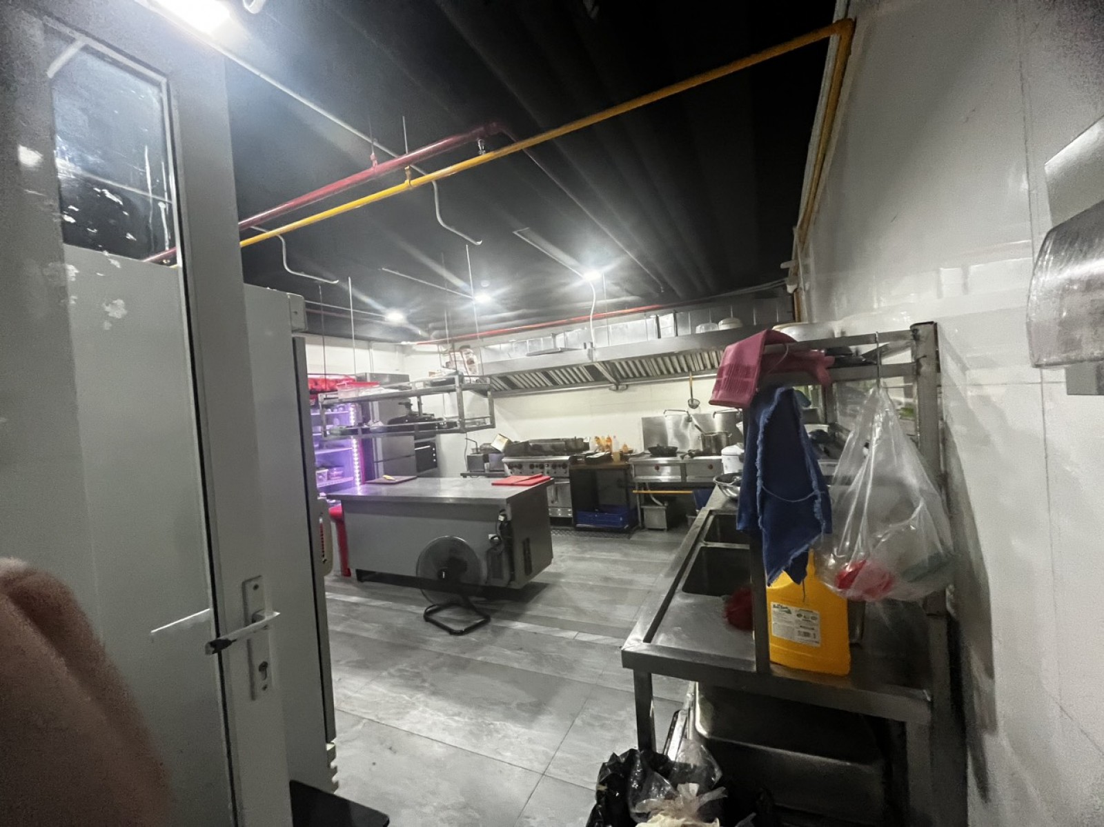 Cho thuê mặt bằng góc 2 mặt tiền nhà hàng, cafe đường lớn Phú Mỹ Hưng q7 - 9893