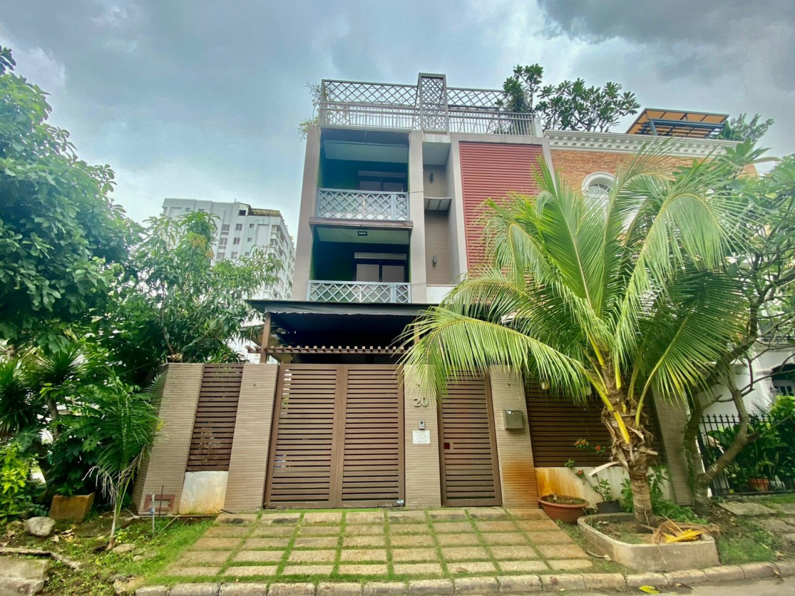 Cho thuê căn góc biệt thự hồ bơi Nam Thông, Phú Mỹ Hưng