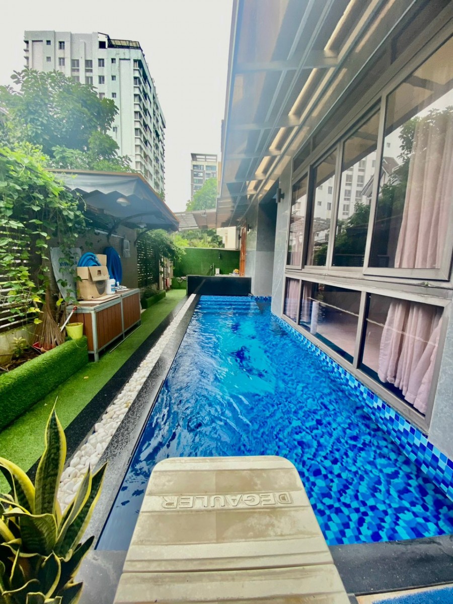 Cho thuê căn góc biệt thự hồ bơi Nam Thông, Phú Mỹ Hưng - 10061