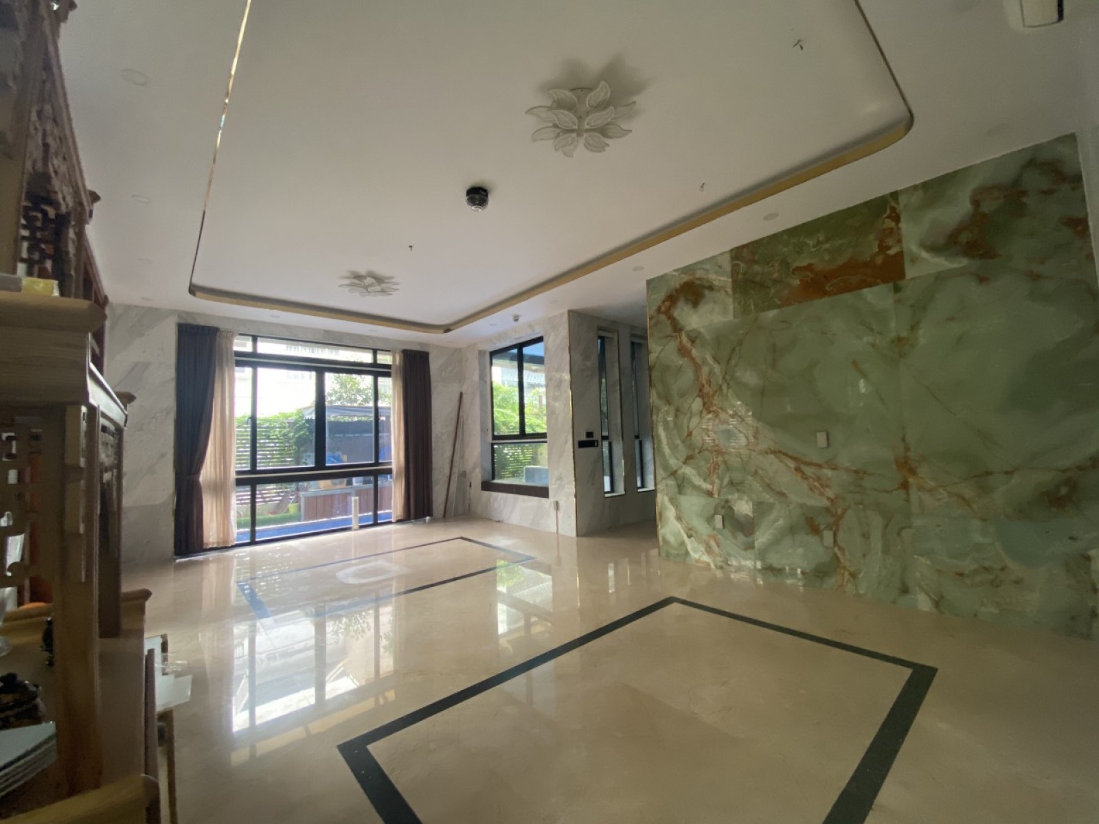 Cho thuê căn góc biệt thự hồ bơi Nam Thông, Phú Mỹ Hưng - 10059