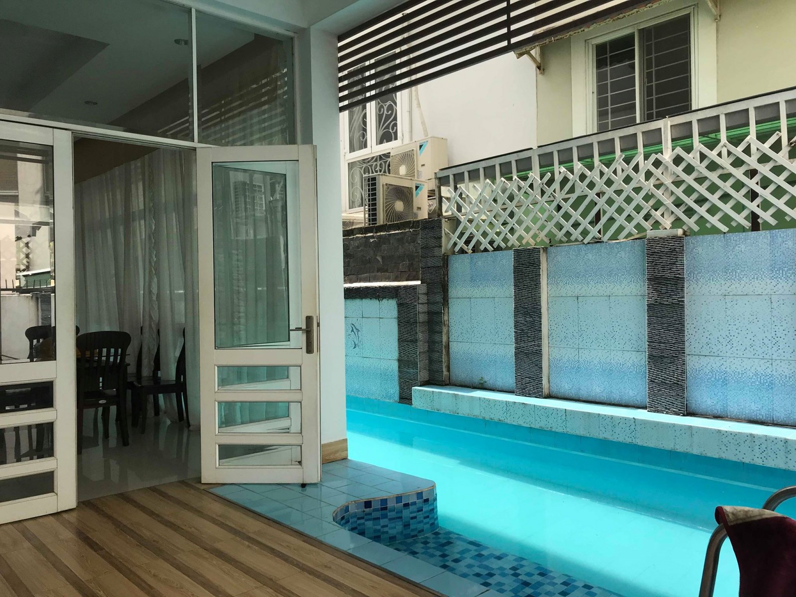 Cho thuê Biệt thự song lập 5 phòng ngủ, có Hồ bơi, nhà đẹp ngay Phú mỹ hưng, Quận 7