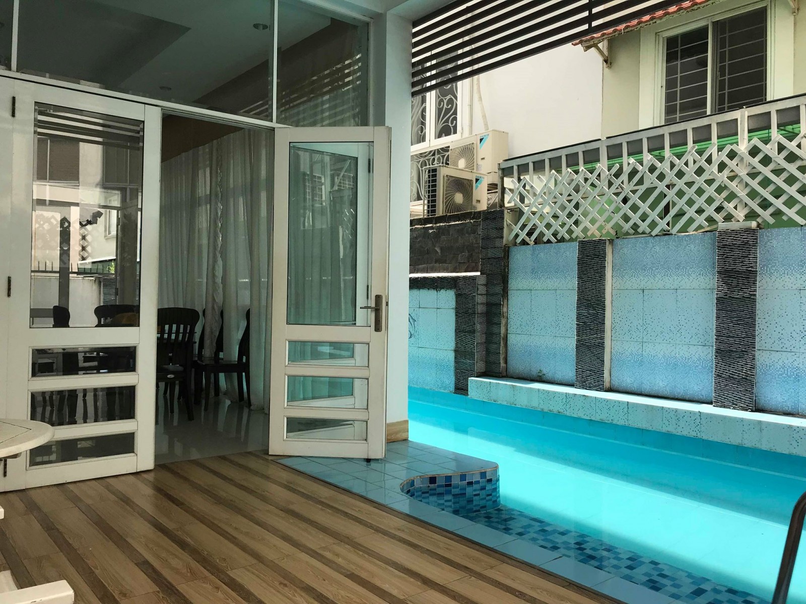 Cho thuê Biệt thự song lập 5 phòng ngủ, có Hồ bơi, nhà đẹp ngay Phú mỹ hưng, Quận 7 - 10356