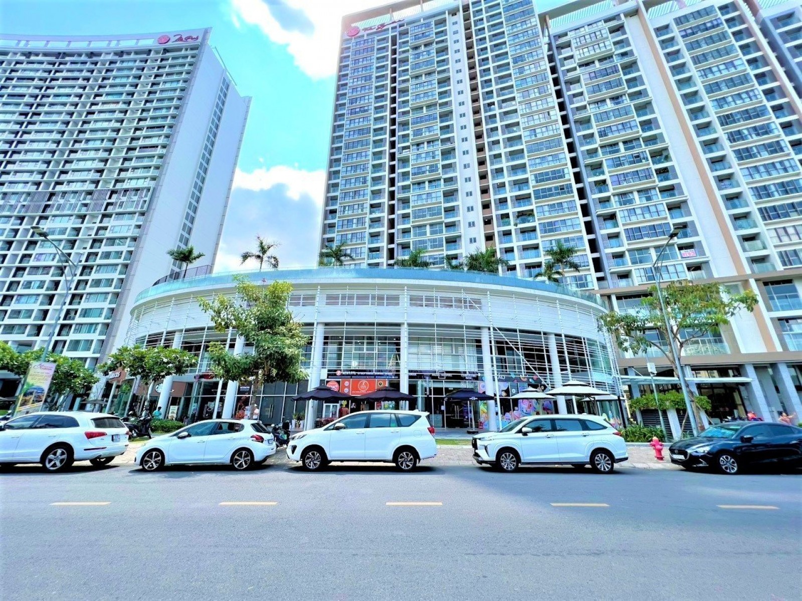Cho thuê giùm chú căn shop bên midtown đường 15, khu phú mỹ hưng Q 7