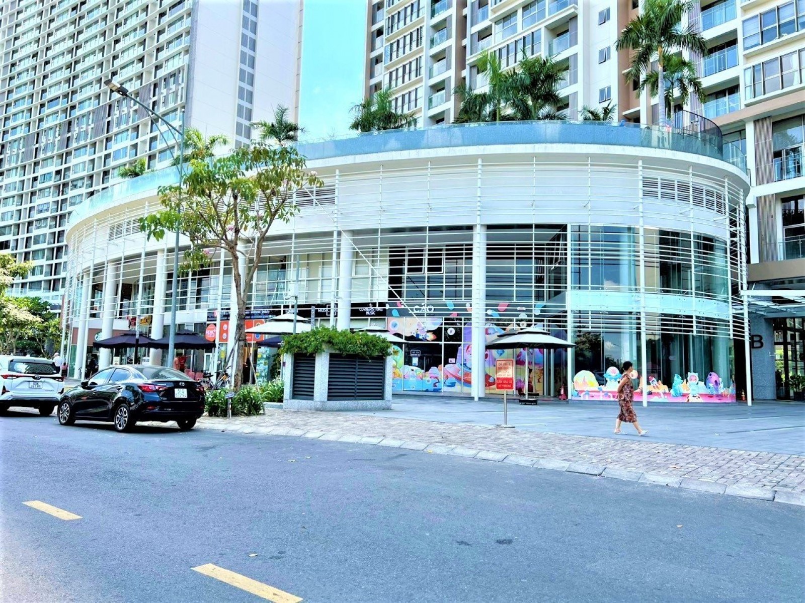 Ông chú lớn tuổi không quản lý nhờ cho thuê shop midtown 2 căn đôi, q7