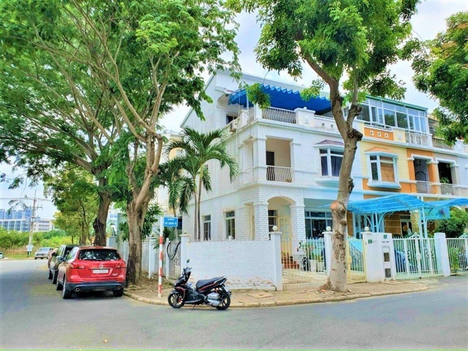 Cô cho thuê căn biệt thự mỹ giang đường N cạnh hồ bán nguyệt và cầu ánh sao, quận 7