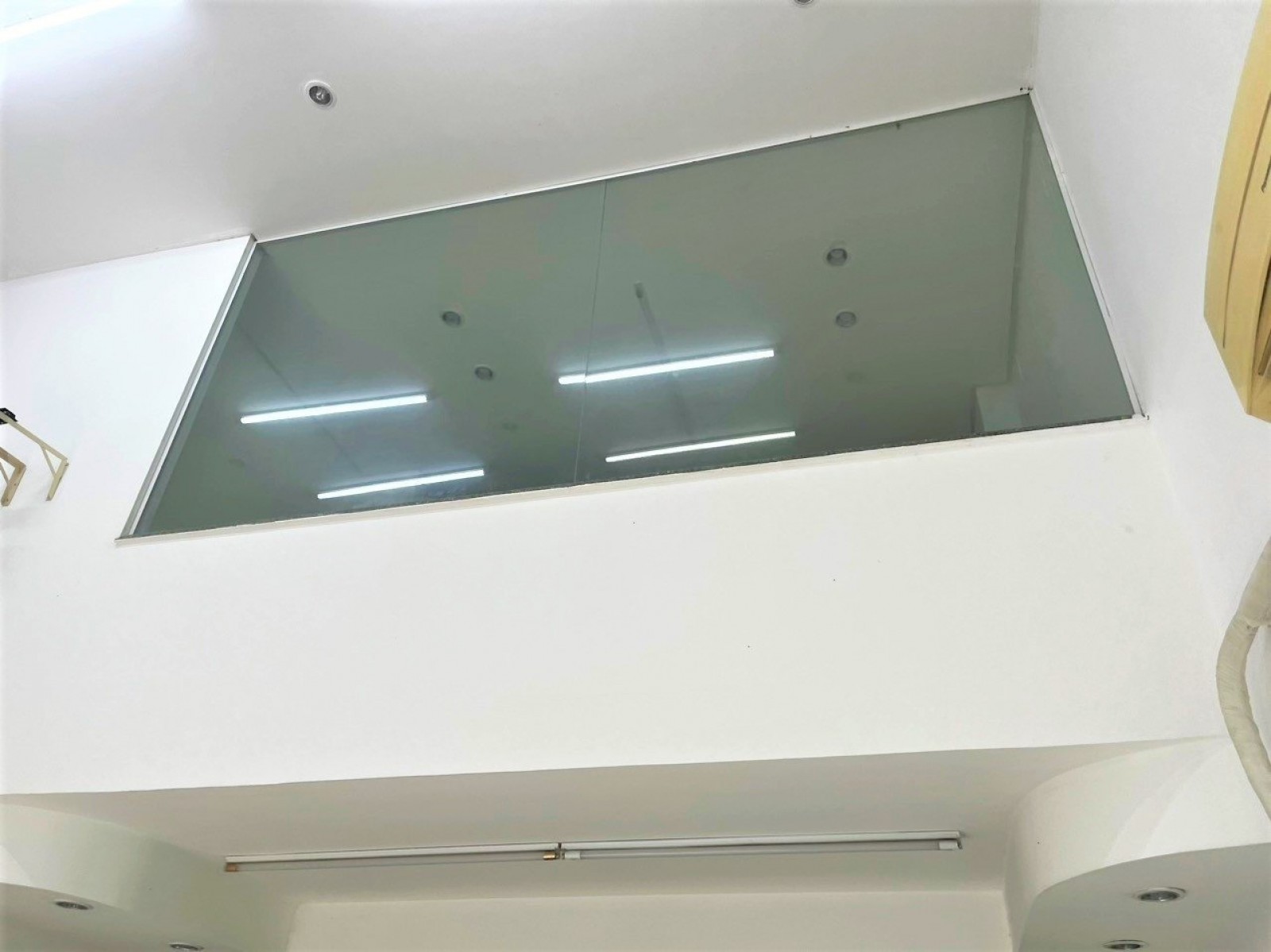 Mặt bằng trệt lửng đường số 2, bùi bằng đoàn, quận 7 cho thuê quán ăn - 10607