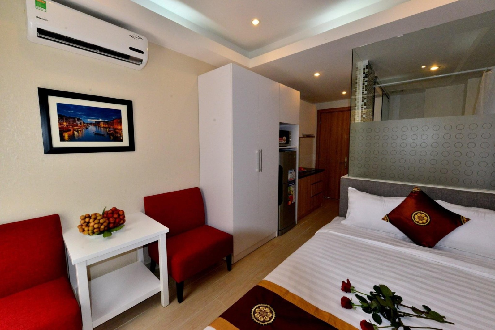 Cho thuê căn biệt thự tự xây nam thông có hầm và 5 phòng ngủ, nội thất cao cấp, Q7 - 10630