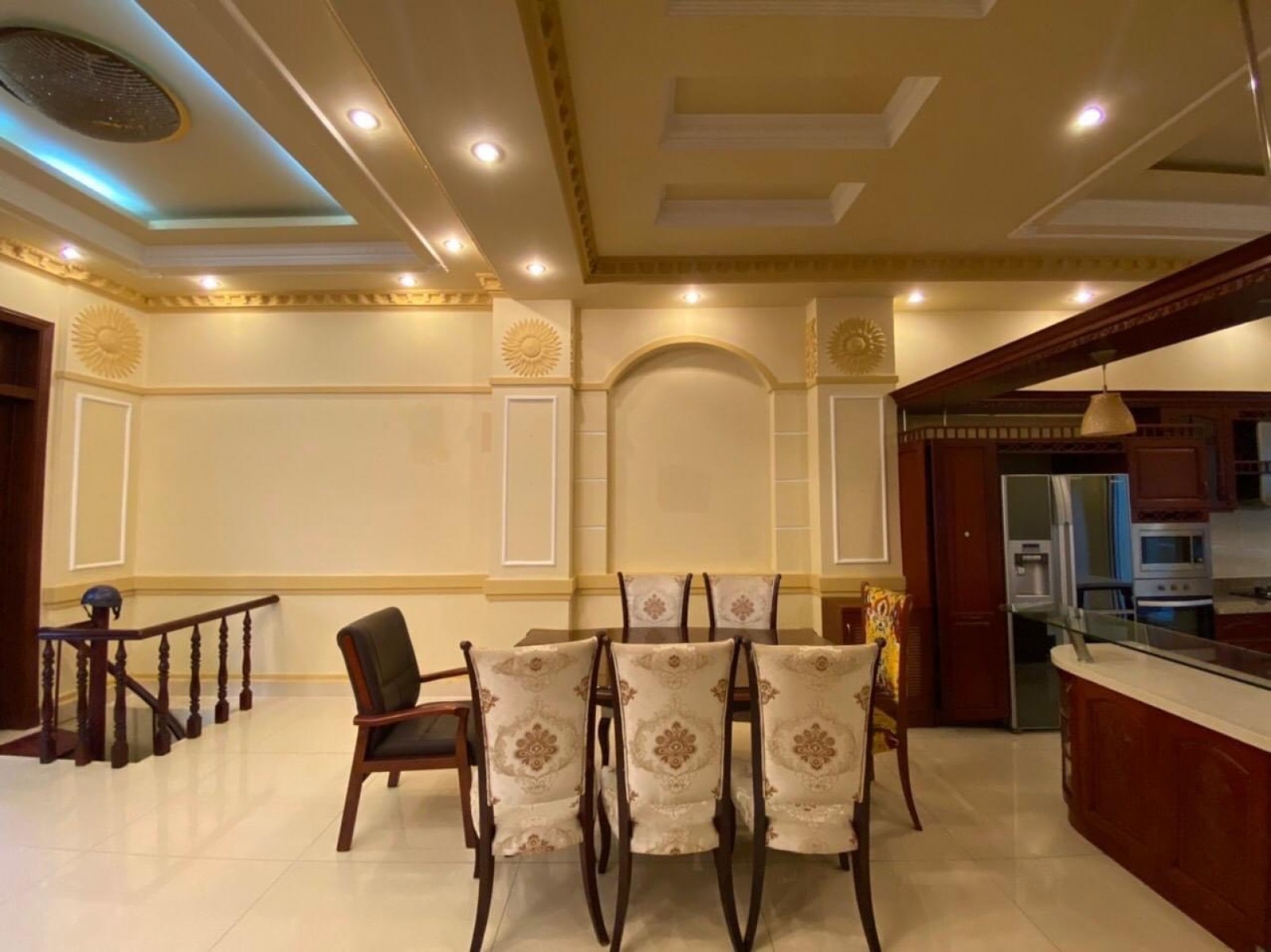 Cho thuê căn biệt thự tự xây nam thông có hầm và 5 phòng ngủ, nội thất cao cấp, Q7 - 10631