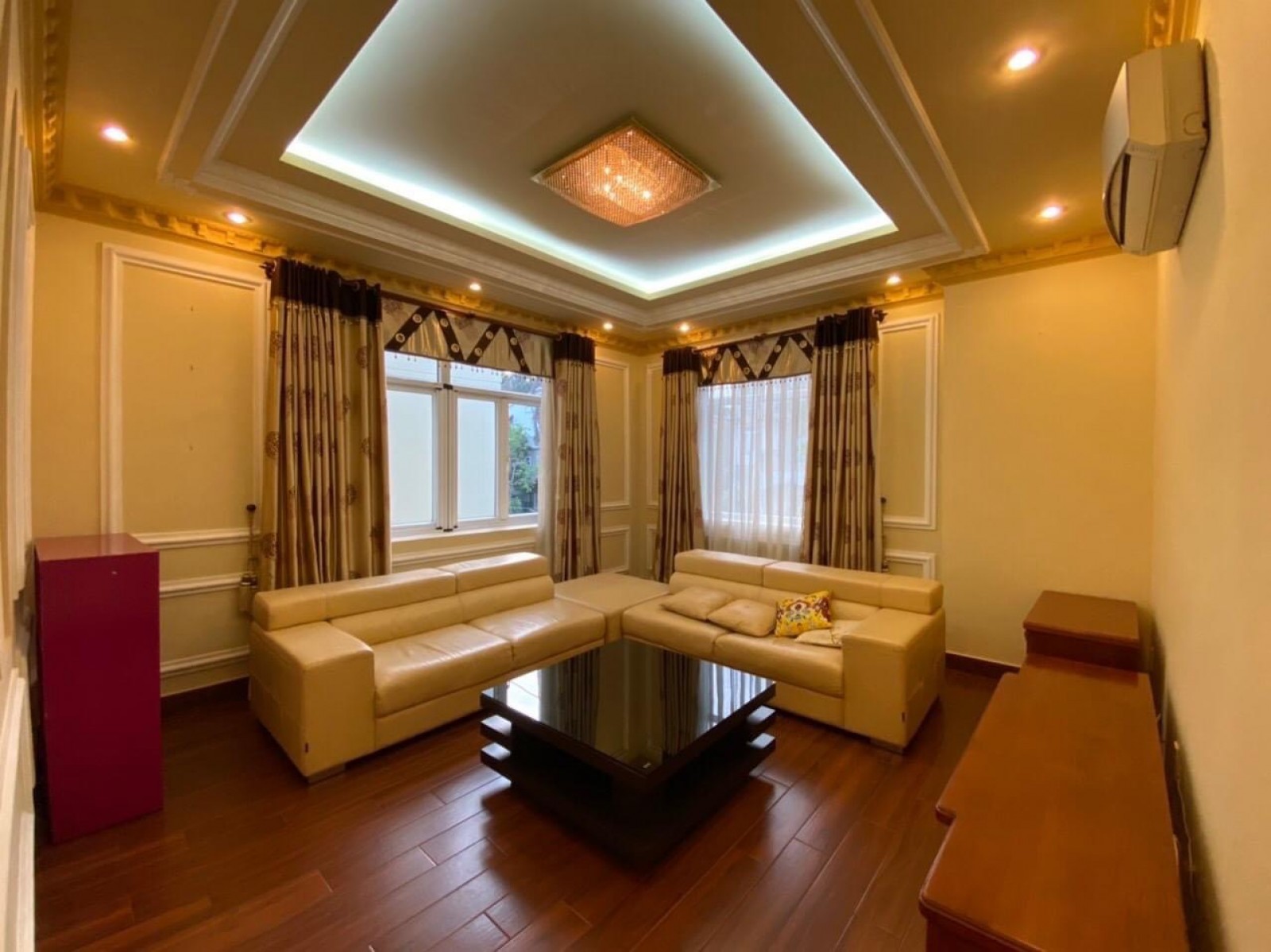 Cho thuê căn biệt thự tự xây nam thông có hầm và 5 phòng ngủ, nội thất cao cấp, Q7 - 10632