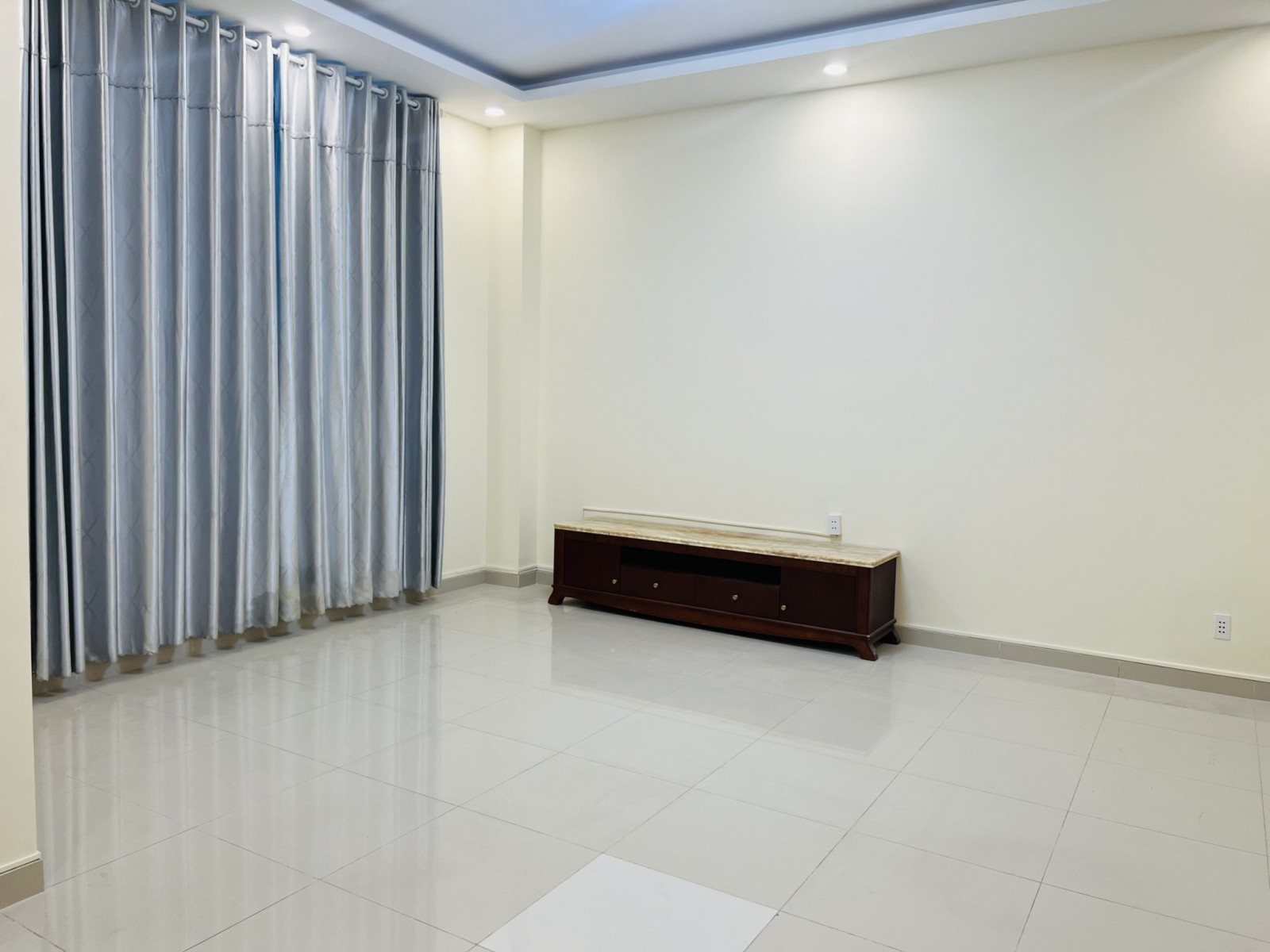 gia đình bán căn biệt thự nam viên 7*18m ngay công viên hoa anh đào - 11019
